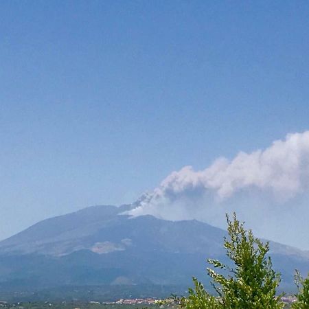 Hotel La Finestra Sull'Etna Motta SantʼAnastasia Exterior foto
