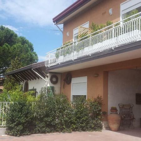 Hotel La Finestra Sull'Etna Motta SantʼAnastasia Exterior foto