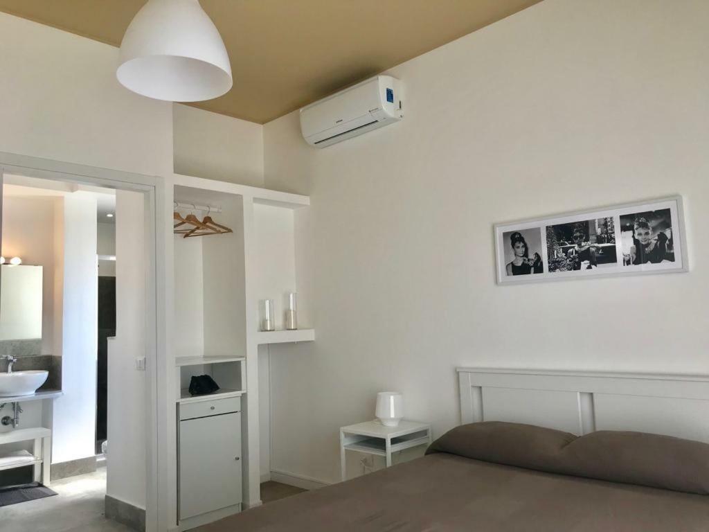 Hotel La Finestra Sull'Etna Motta SantʼAnastasia Exterior foto